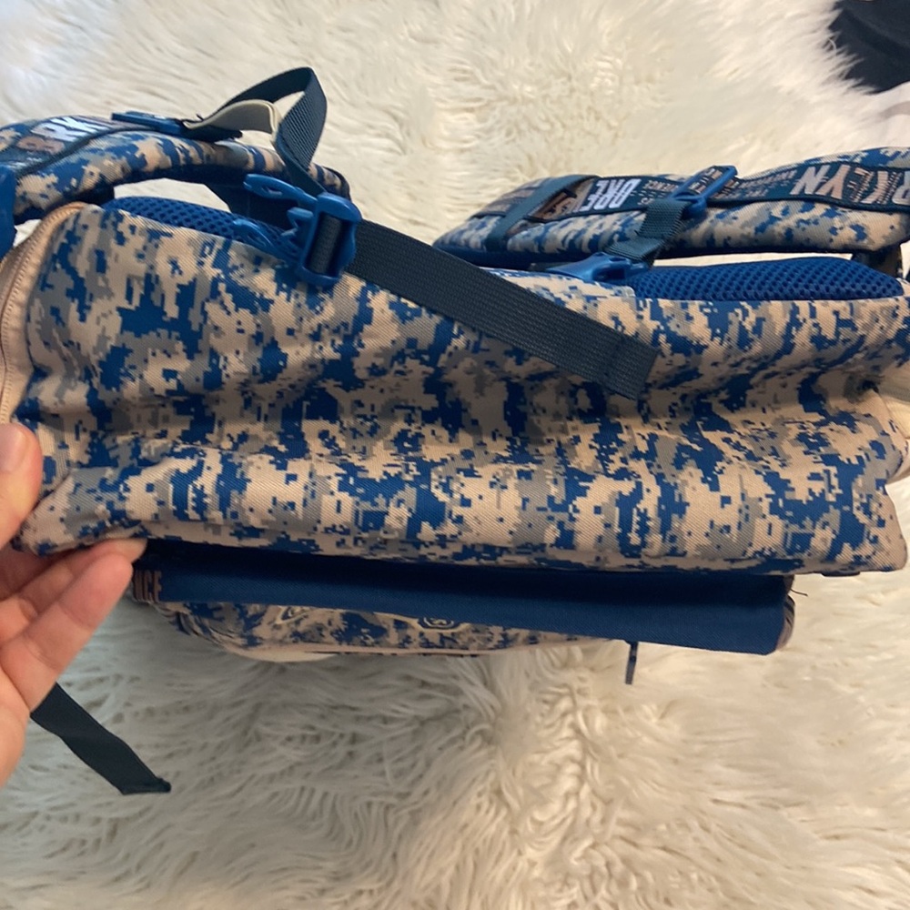 Drew Estate Barn Smoker Backpack Blue White bag with swag BNWOT see all photos - Picture 9 of 12